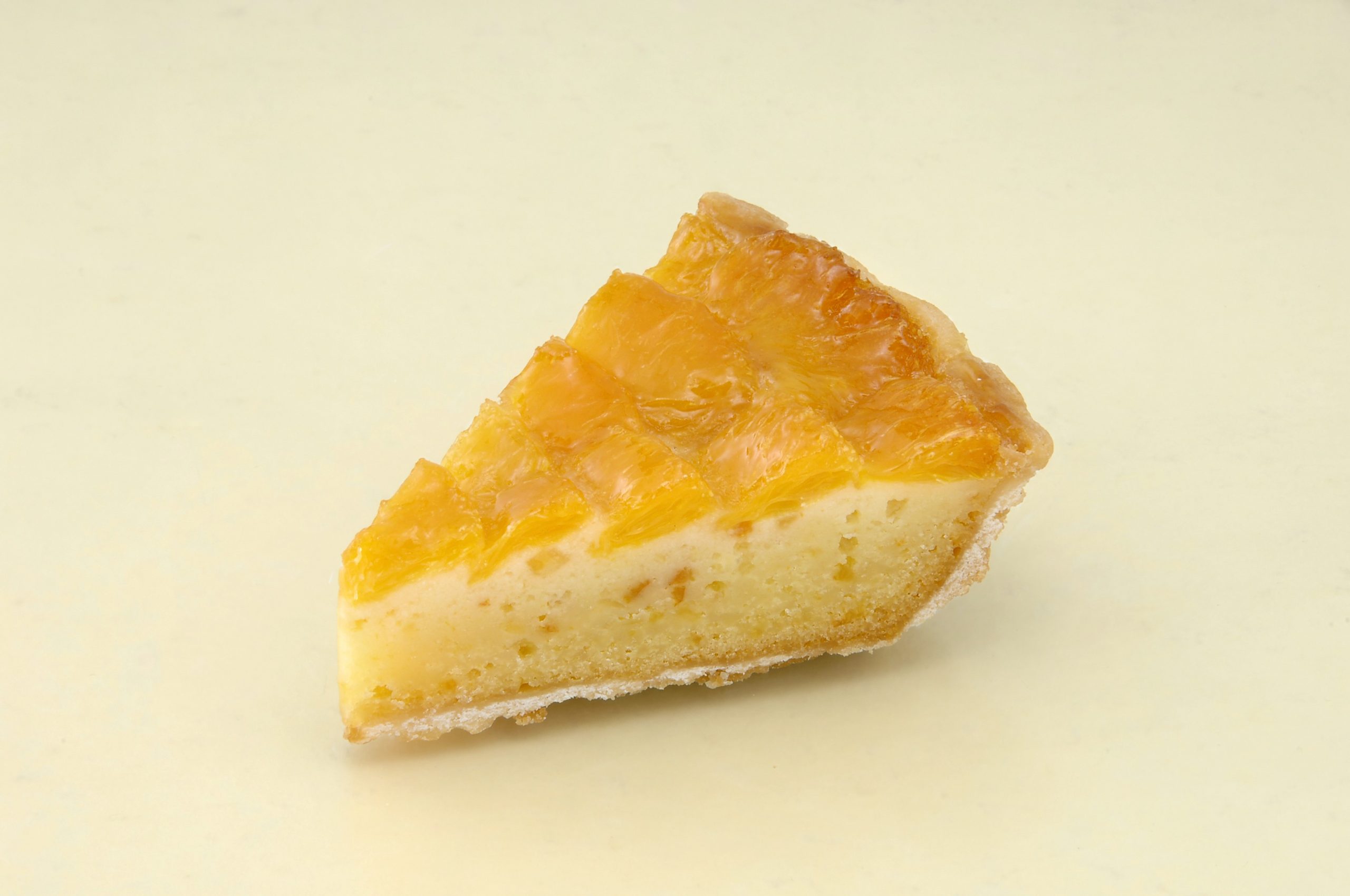 ６月のお菓子は「水無月」と「オレンジタルト」